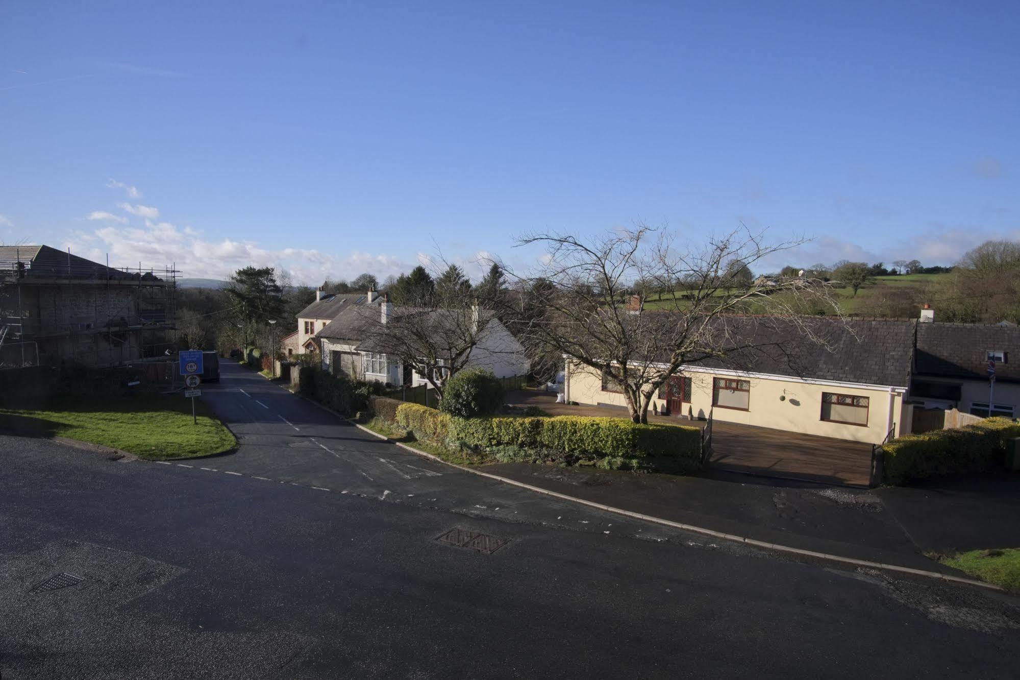 Bayley Arms Hotel Hurst Green  Exterior photo